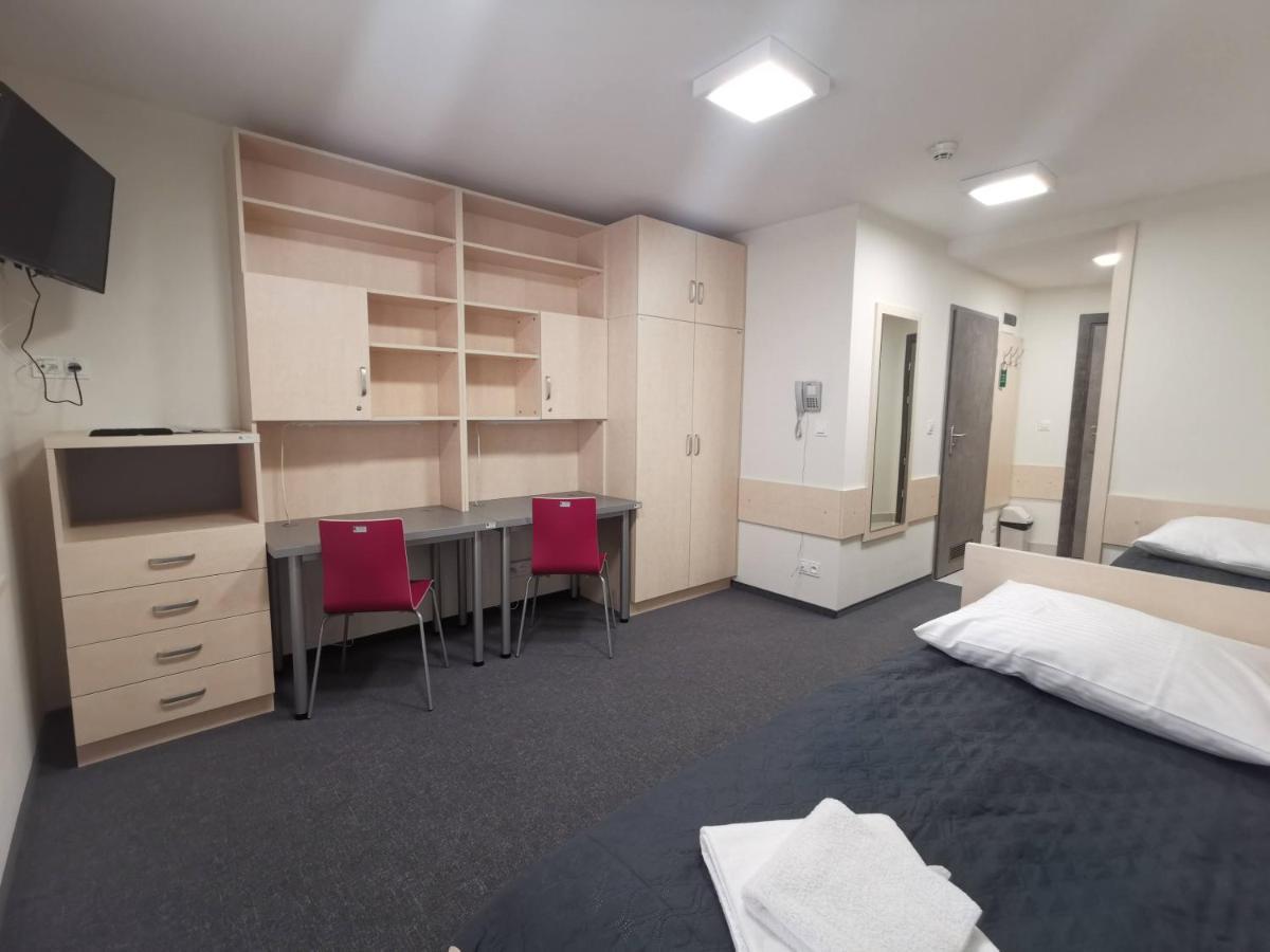 Dom Studencki Zaułek Hostel *